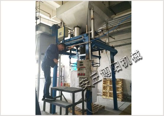 107礦粉噸包機使用現(xiàn)場