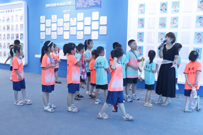 安丘市婦幼保健院“卓悅少年ling袖心智天賦營”小學(xué)員 到博陽機械游學(xué)參觀