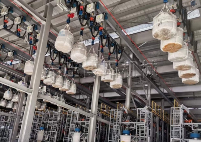 硫酸鎳不落地全自動(dòng)拆包機(jī)  全自動(dòng)噸袋破包機(jī)介紹