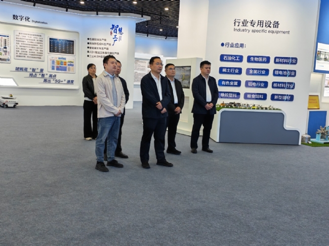 濰坊市委統(tǒng)戰(zhàn)部分管日常工作的副部長李全吉一行到博陽機械參觀調研